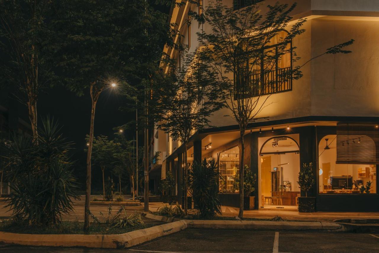 Bilik-Bilik By Muo Ξενοδοχείο Σερεμπάν Εξωτερικό φωτογραφία